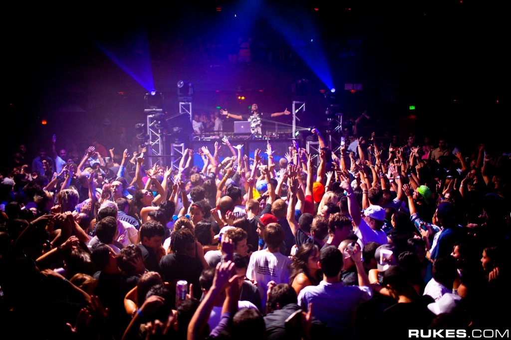 IMAGE: http://photo.rukes.com/avalon107/slides/avalon107%20023.jpg