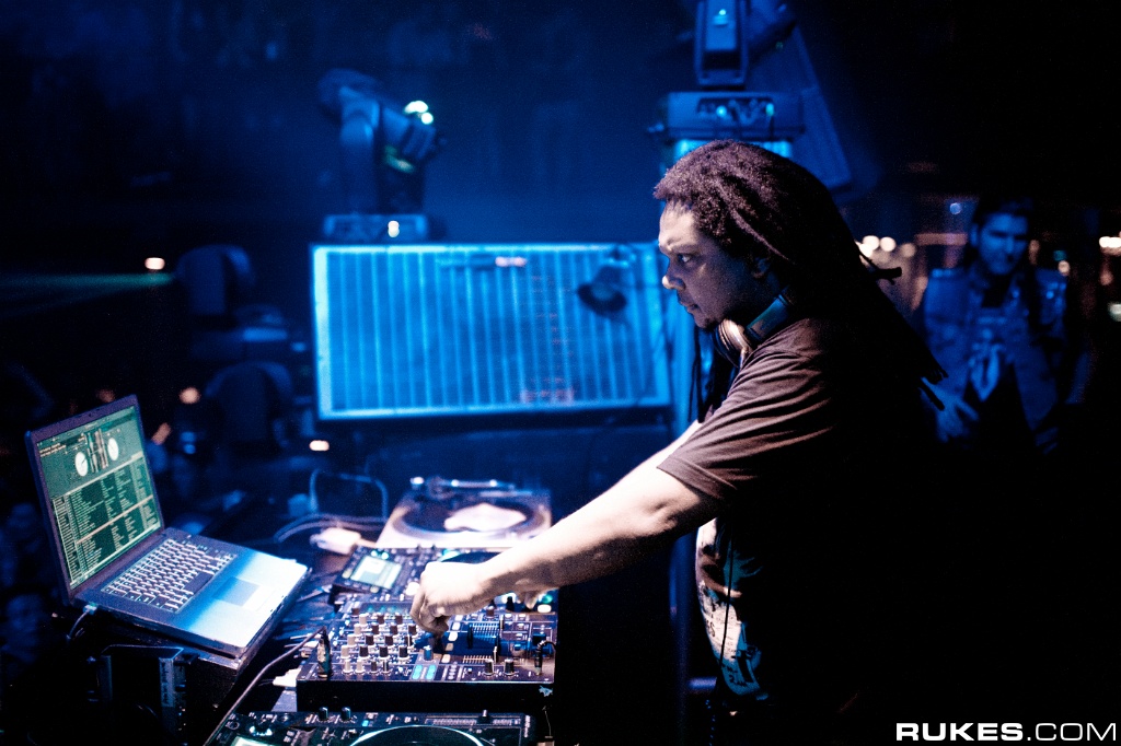 IMAGE: http://photo.rukes.com/avalon107/slides/avalon107%20033.jpg