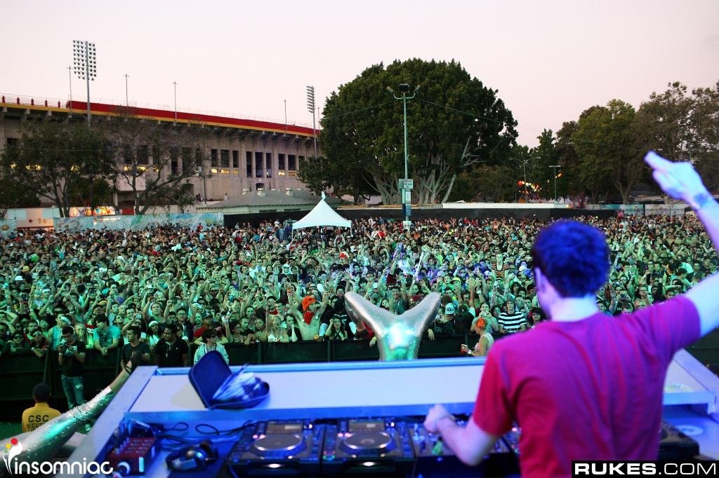 IMAGE: http://photo.rukes.com/edc10b/slides/edc10b%20068.jpg