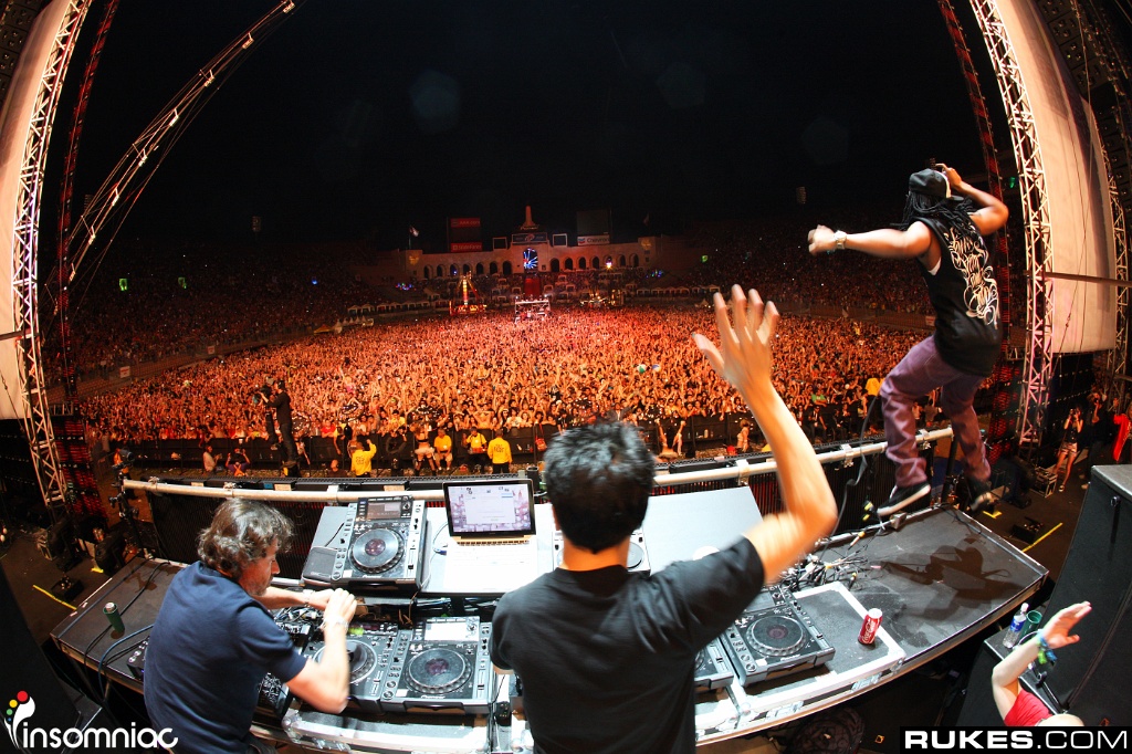 IMAGE: http://photo.rukes.com/edc10b/slides/edc10b%20084.jpg