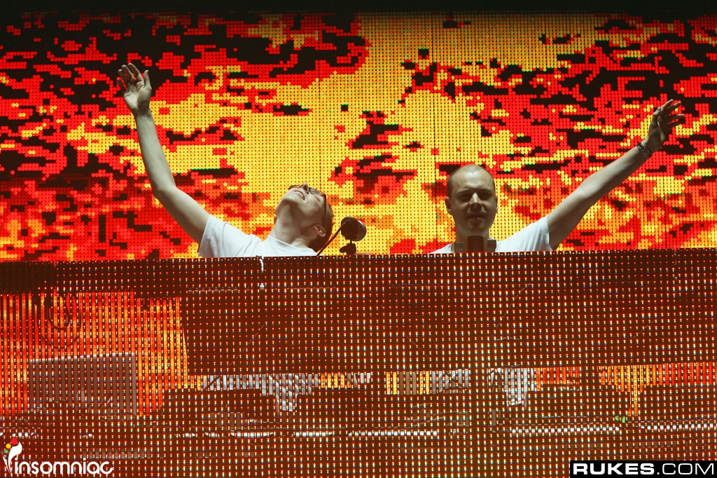 IMAGE: http://photo.rukes.com/edc10b/slides/edc10b%20124.jpg