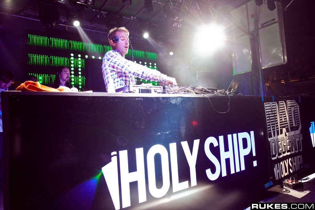 holyship11a_056.jpg