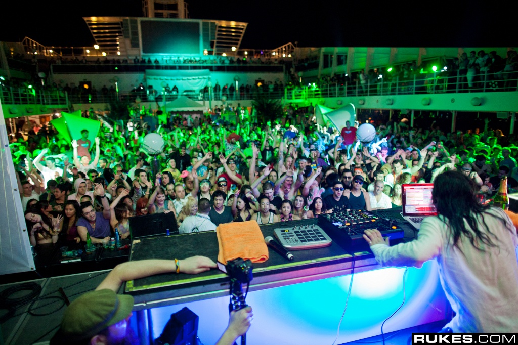 holyship11a_097.jpg