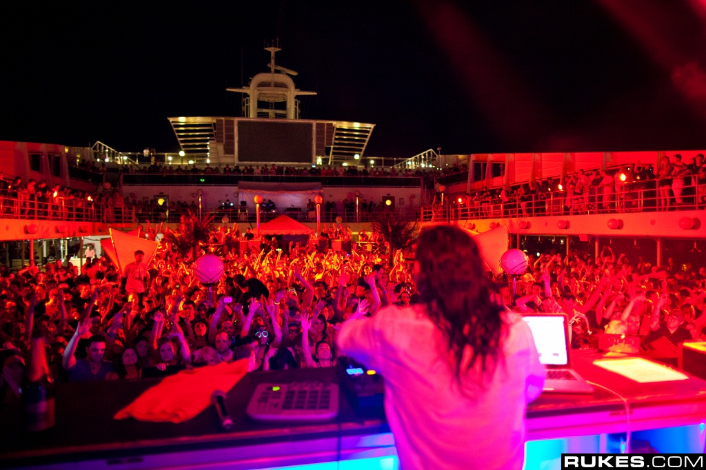 holyship11a_099.jpg