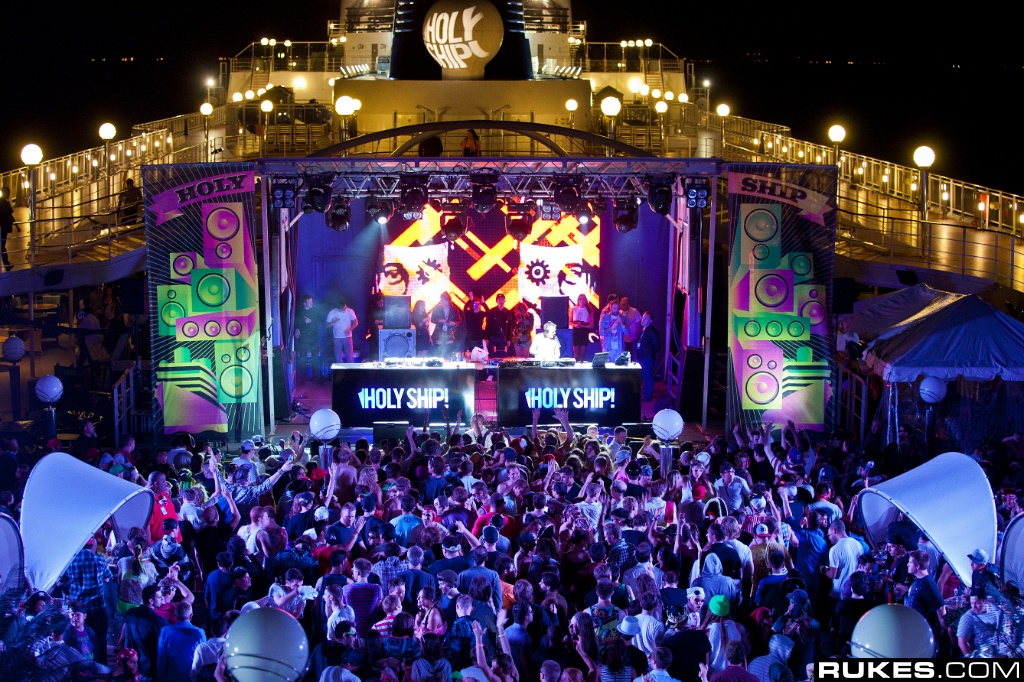 holyship11b_151.jpg