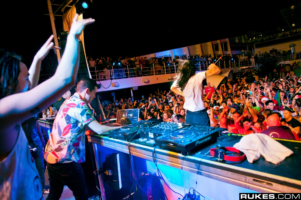 holyship11b_286.jpg