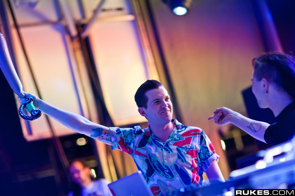 holyship11b_315.jpg