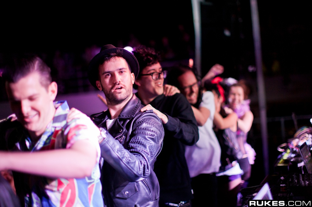 holyship11b_320.jpg