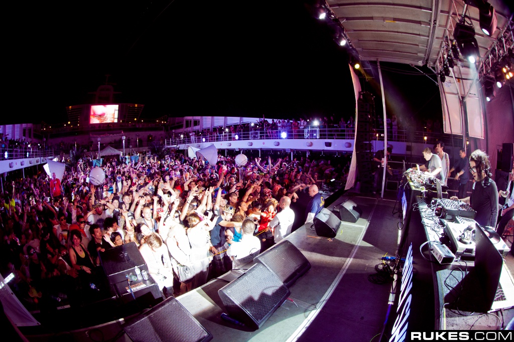 holyship11b_327.jpg