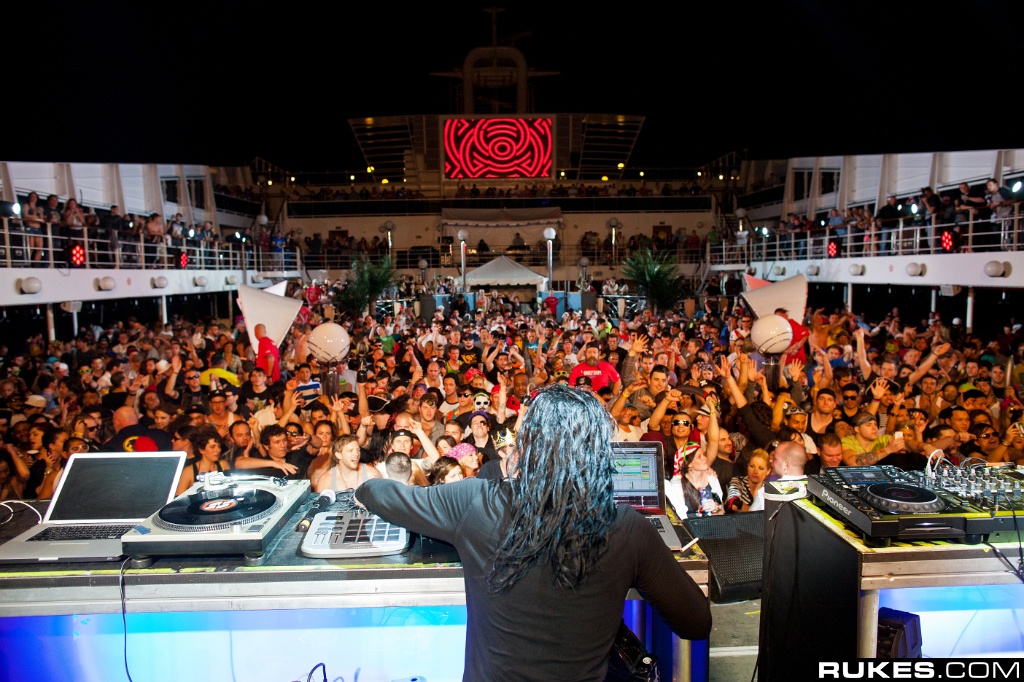 holyship11b_343.jpg