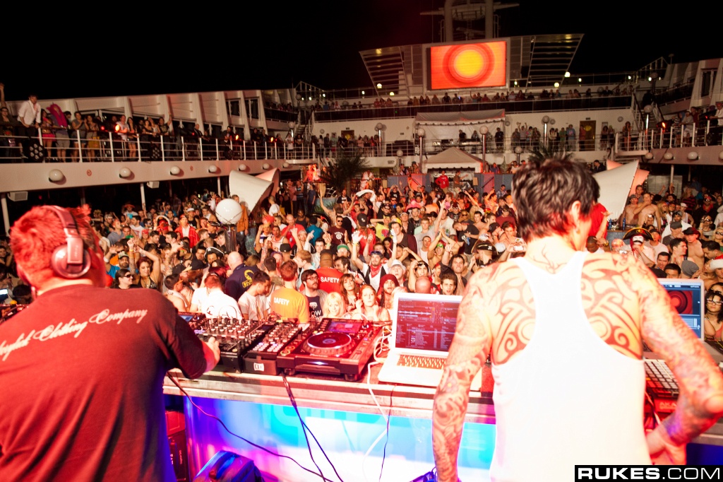 holyship11b_346.jpg