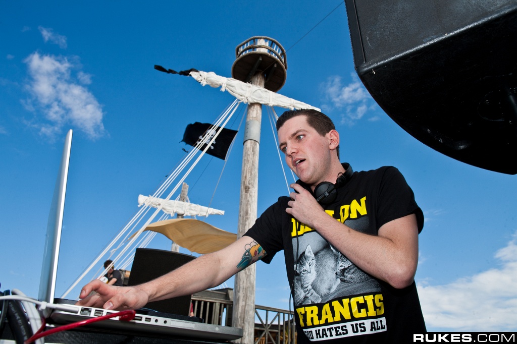 holyship11c_032.jpg