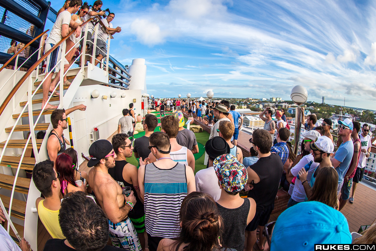 holyship13b_050.jpg