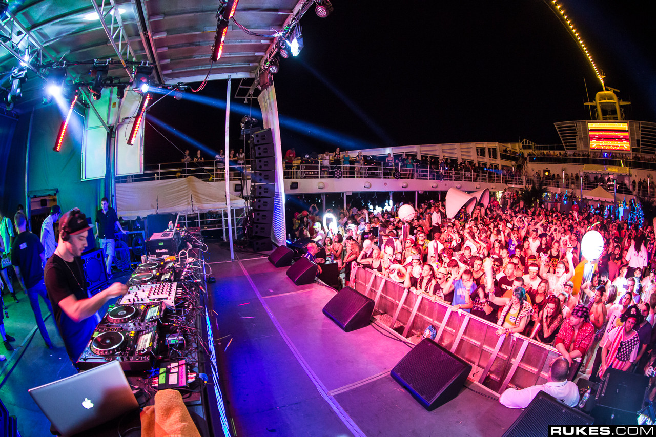 holyship13b_124.jpg