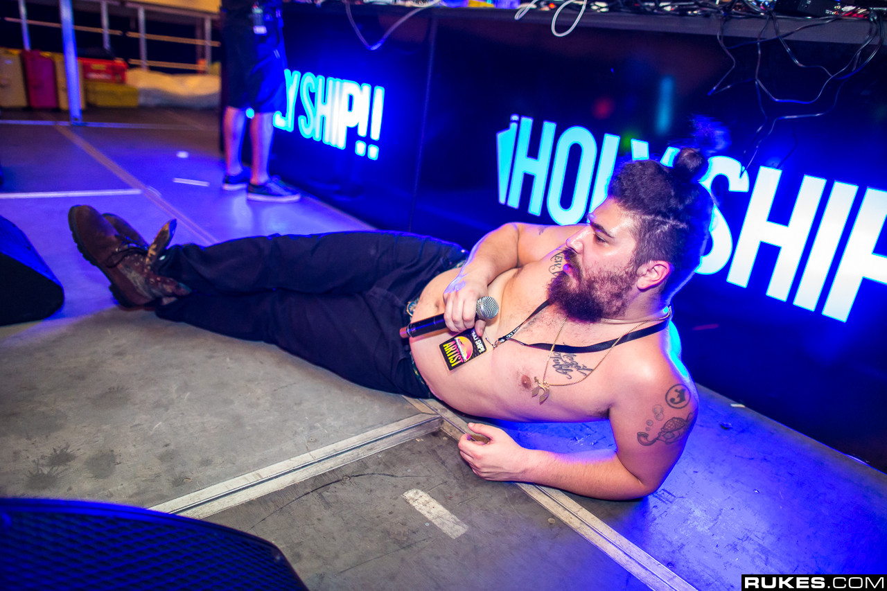 holyship13b_152.jpg
