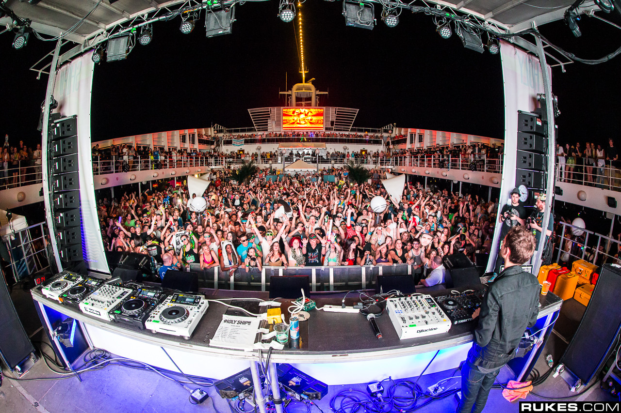 holyship13b_179.jpg
