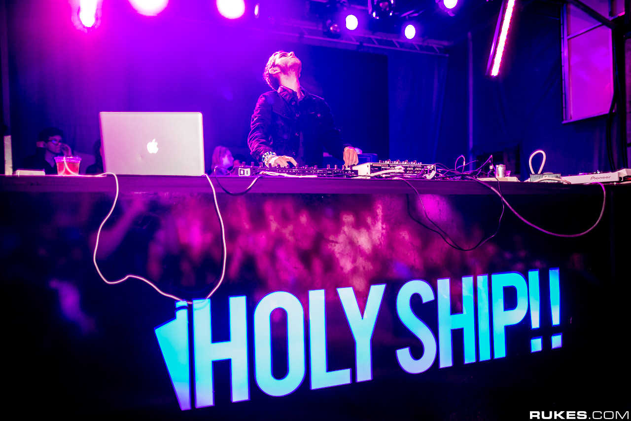 holyship13b_181.jpg