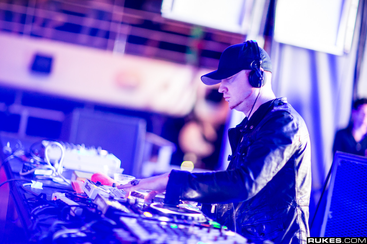holyship13b_201.jpg