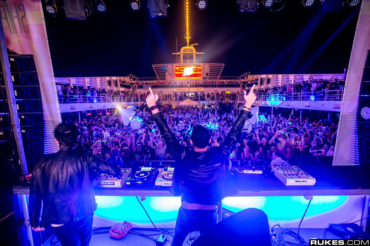 holyship13b_212.jpg
