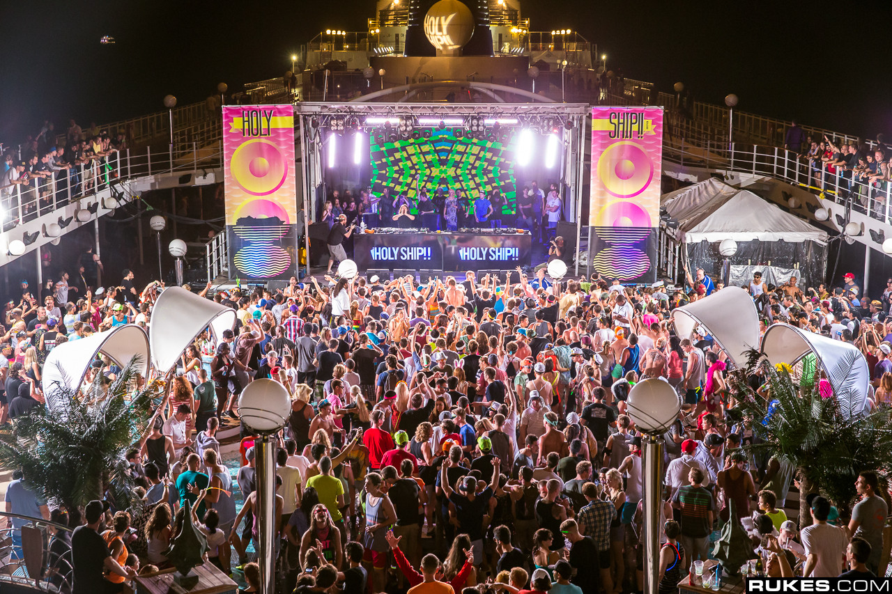 holyship13c_176.jpg
