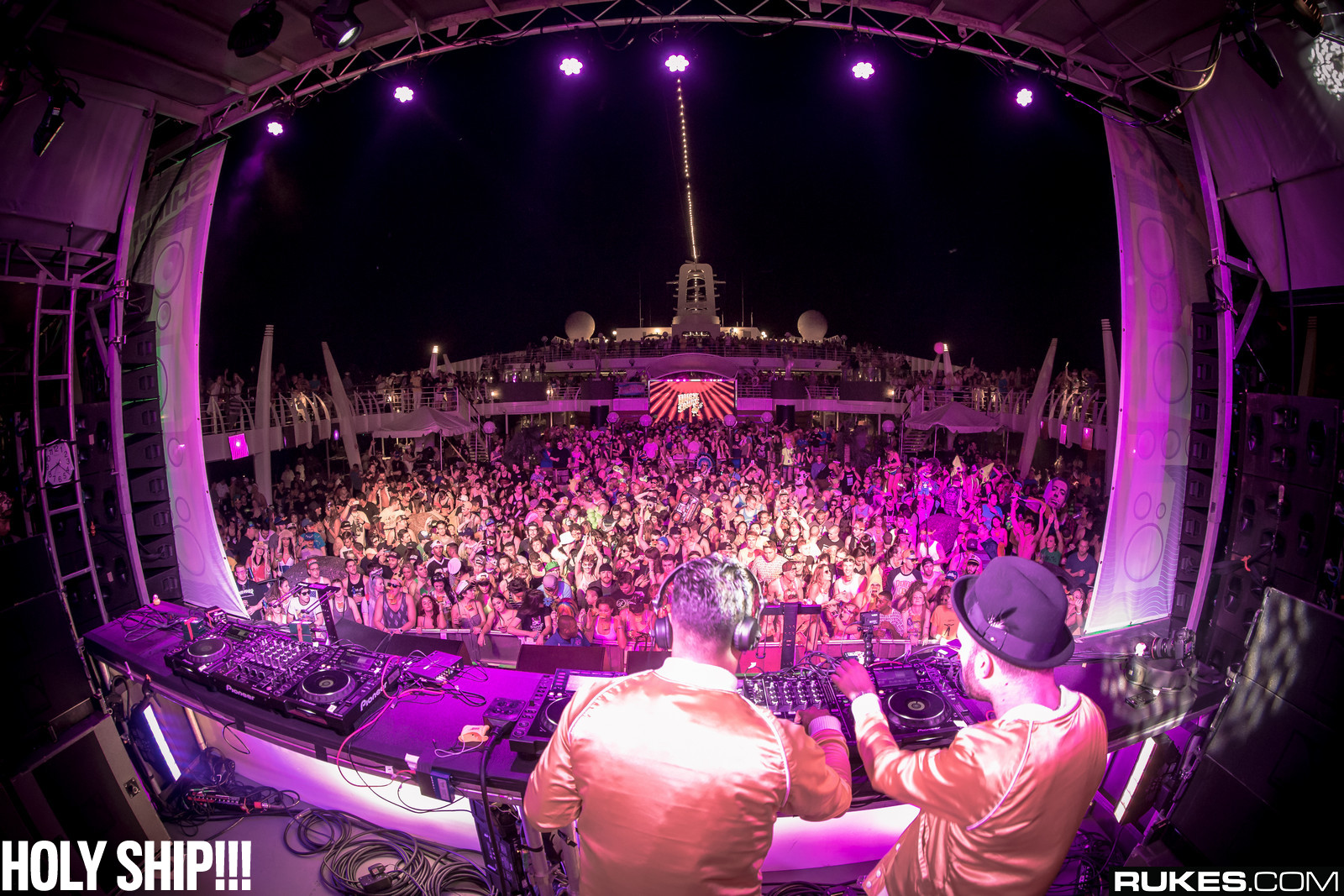 holyship14a_049.jpg