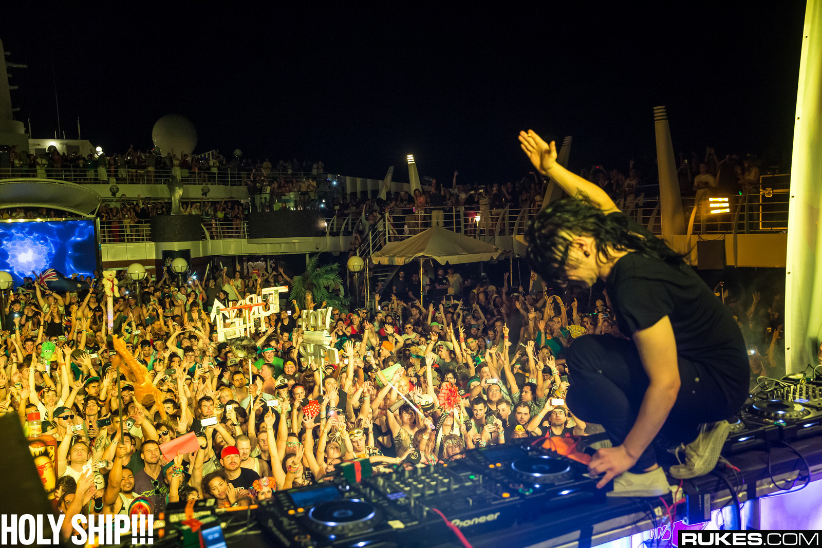 holyship14a_088.jpg