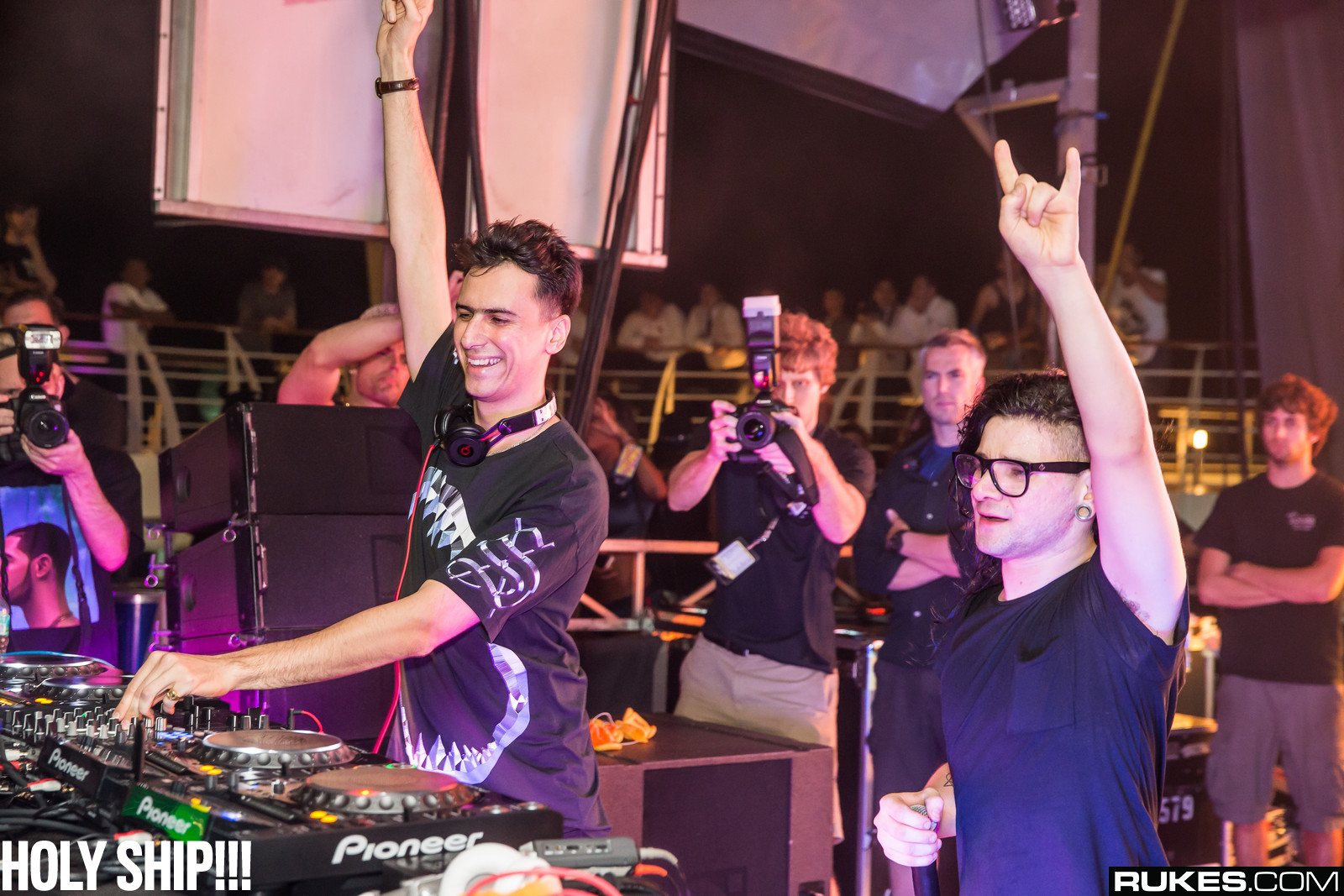 holyship14a_091.jpg