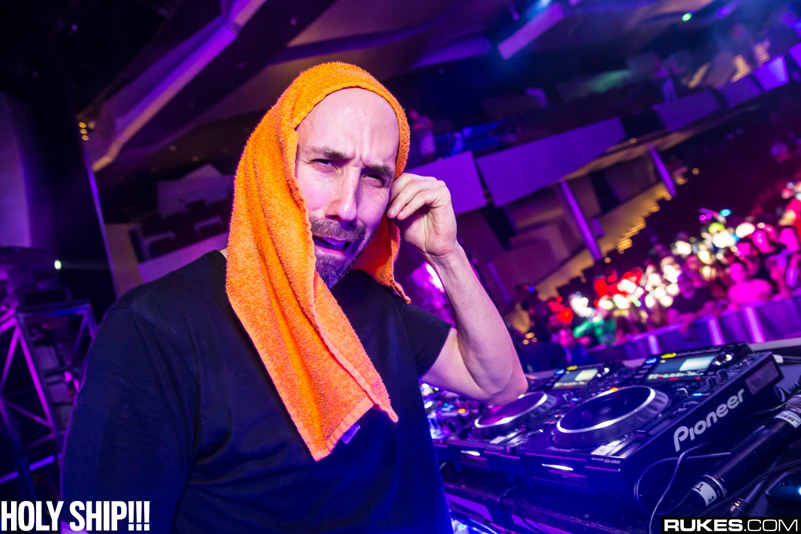 holyship14a_112.jpg