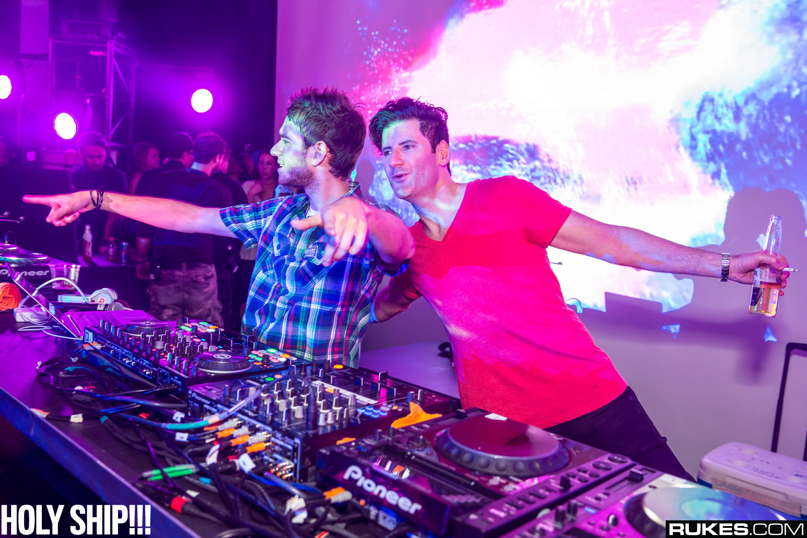 holyship14a_172.jpg