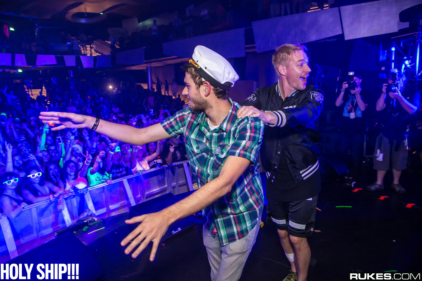holyship14a_213.jpg