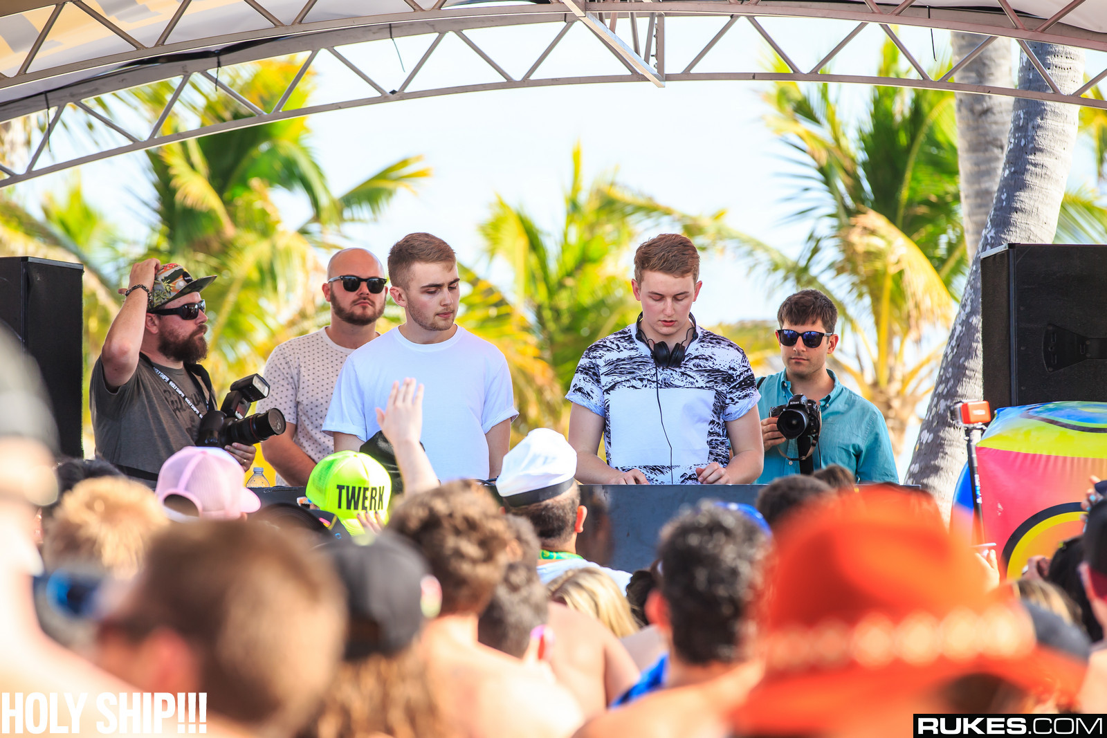 holyship14b_011.jpg