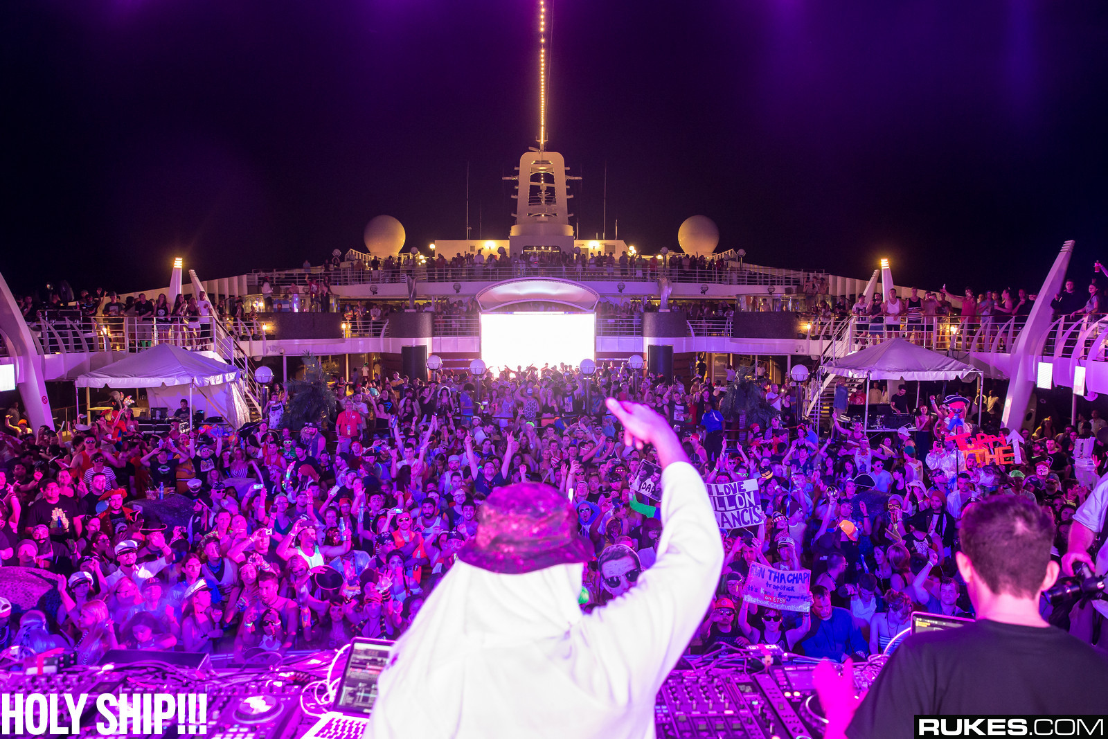 holyship14b_097.jpg