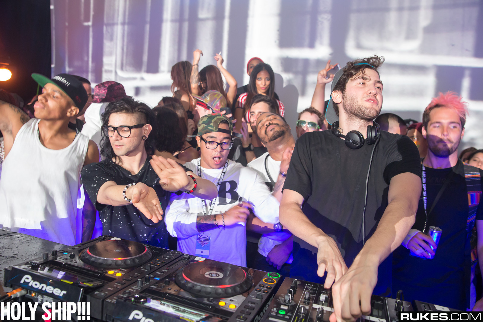 holyship14b_156.jpg