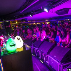 holyship16d_120.jpg