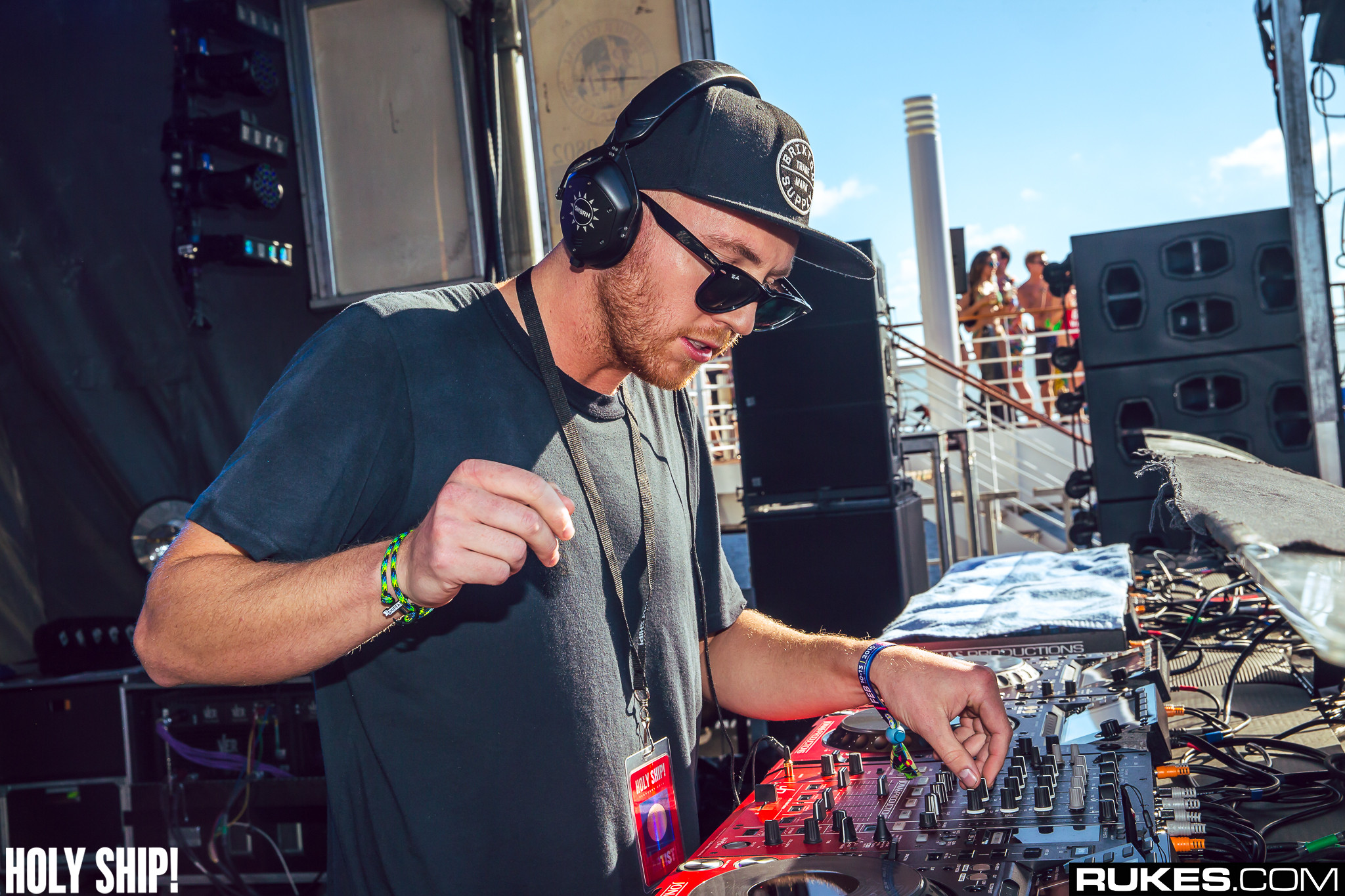 holyship16f 030
