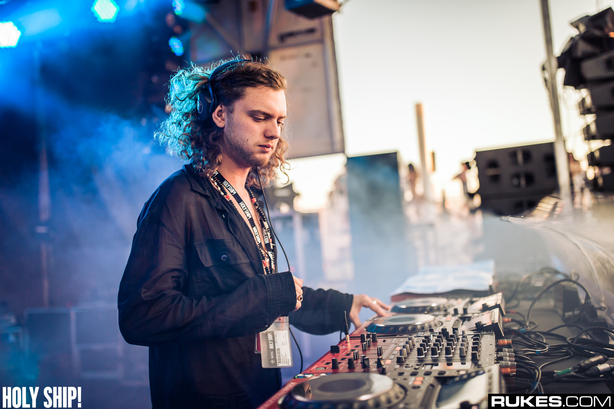 holyship16f 046