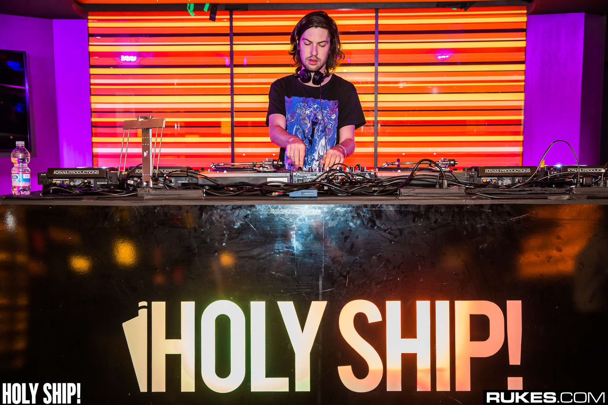holyship16f 051