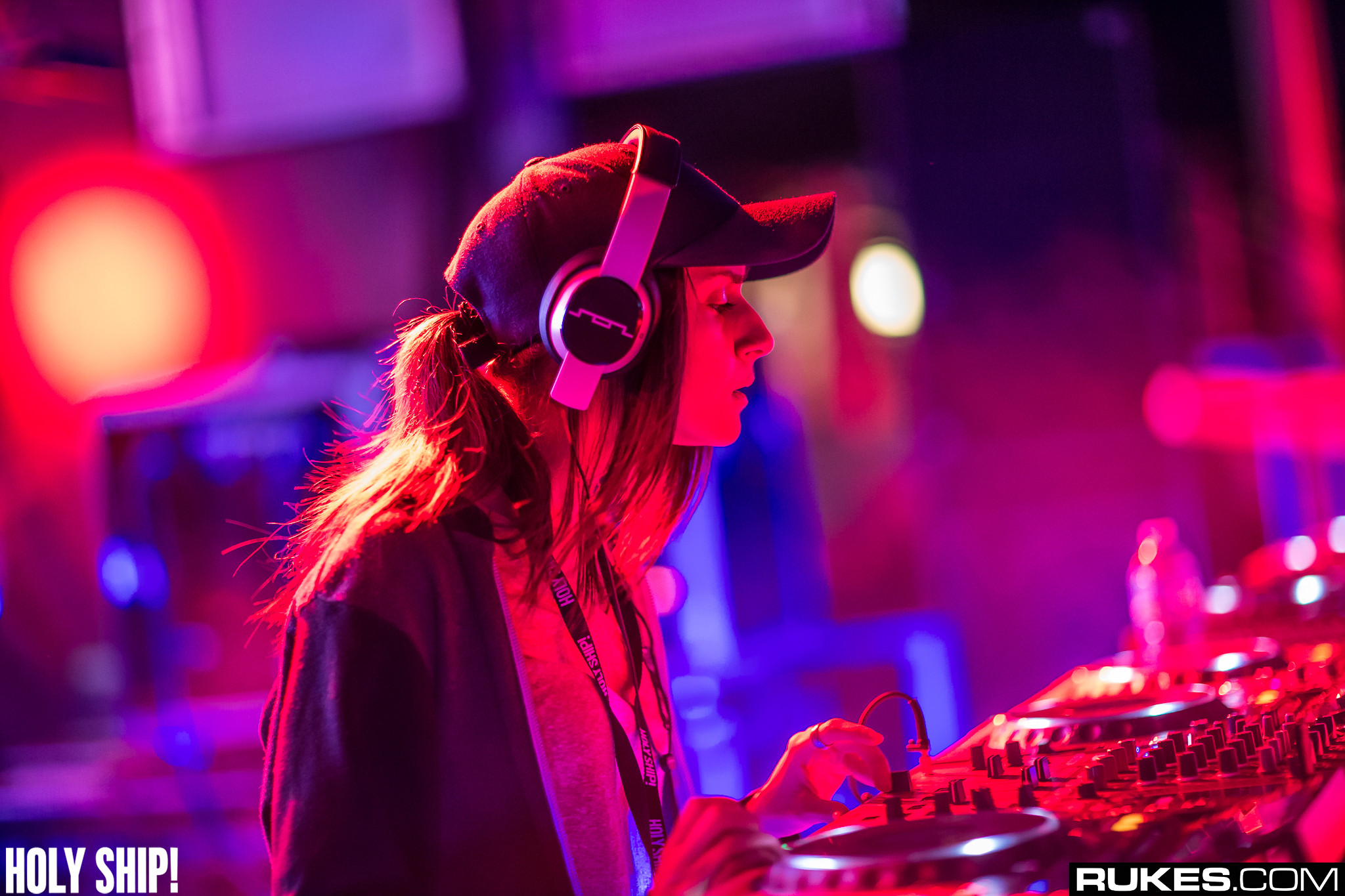 holyship16f 071