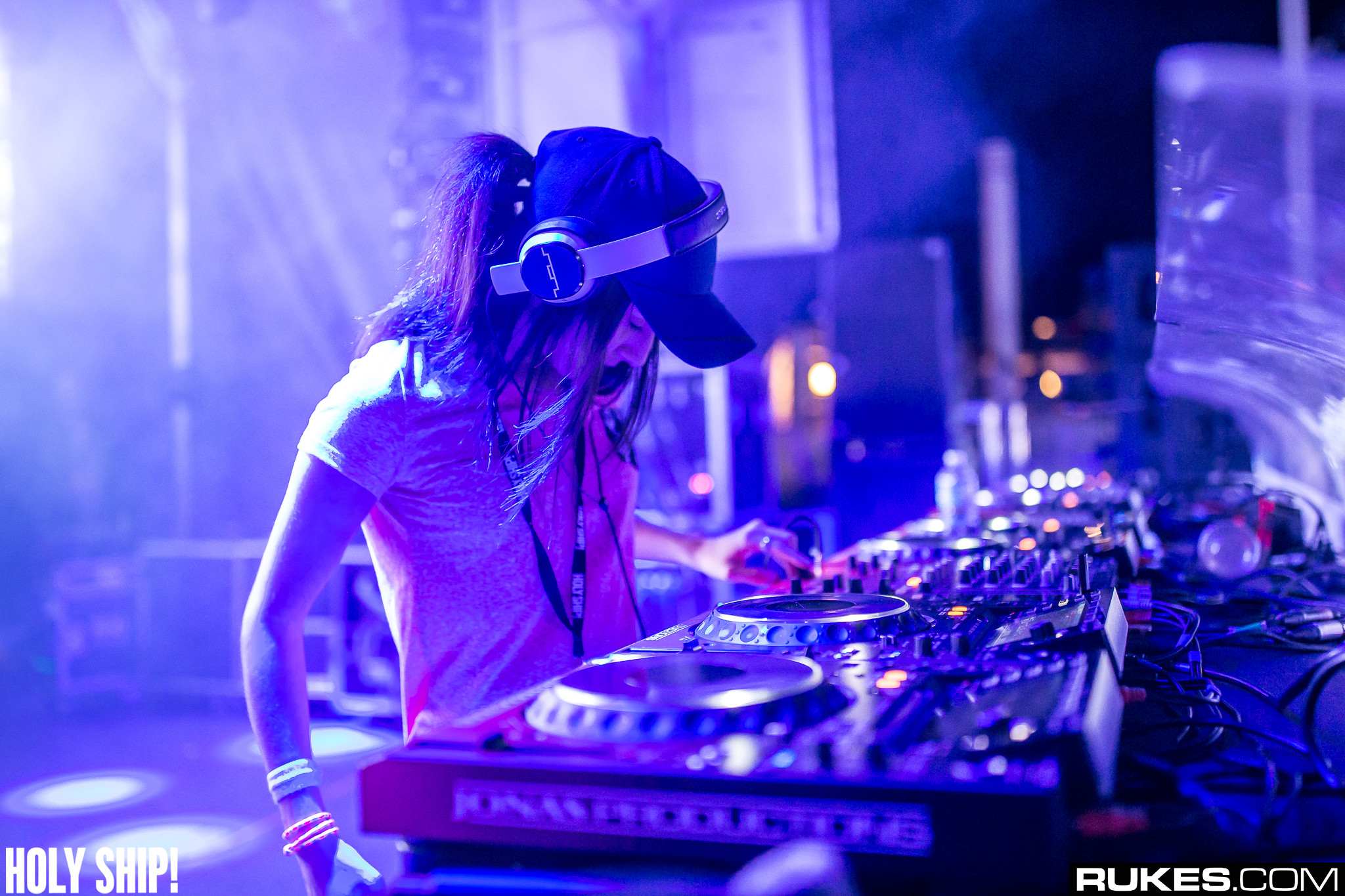 holyship16f 072