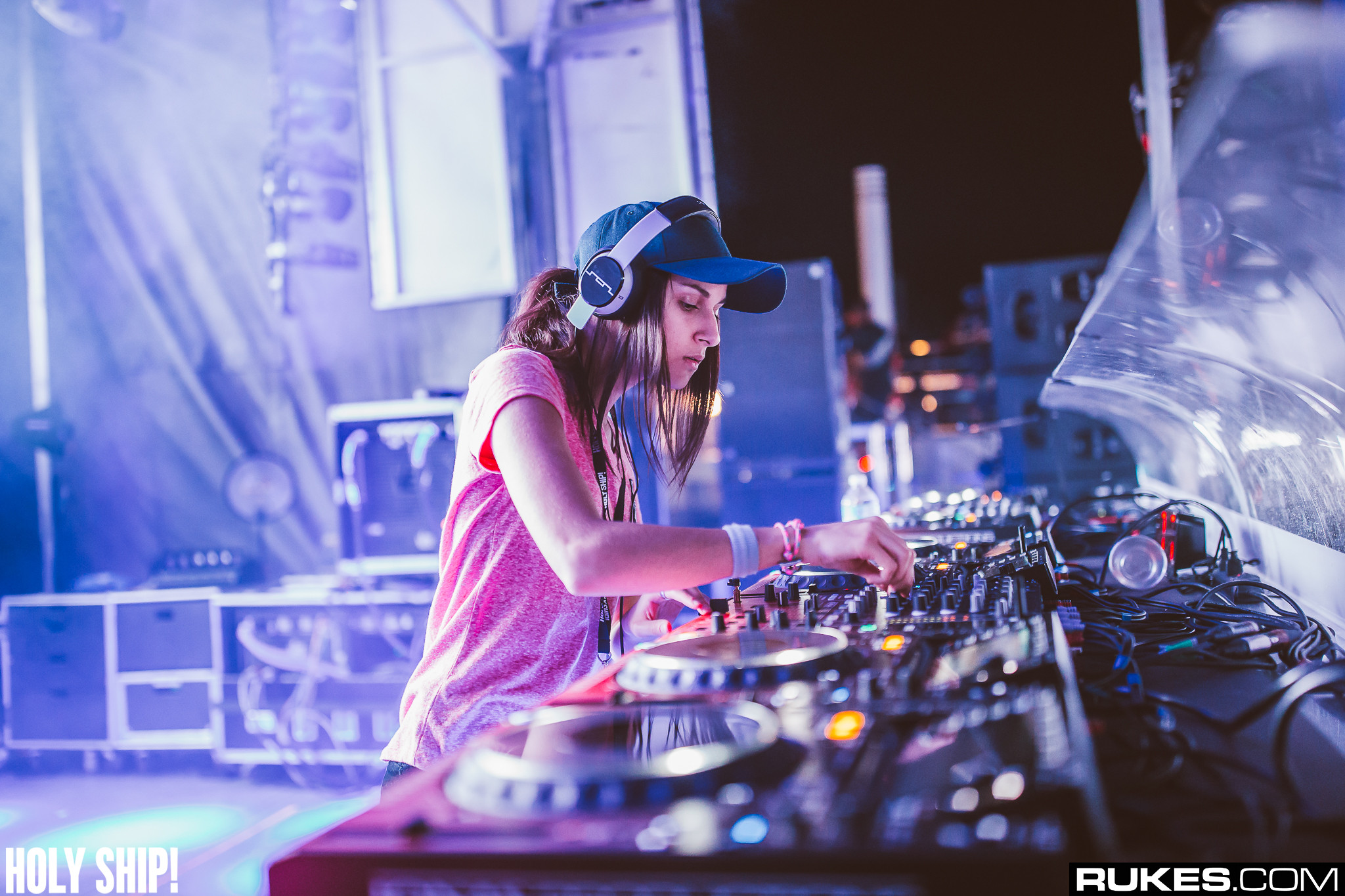 holyship16f 073