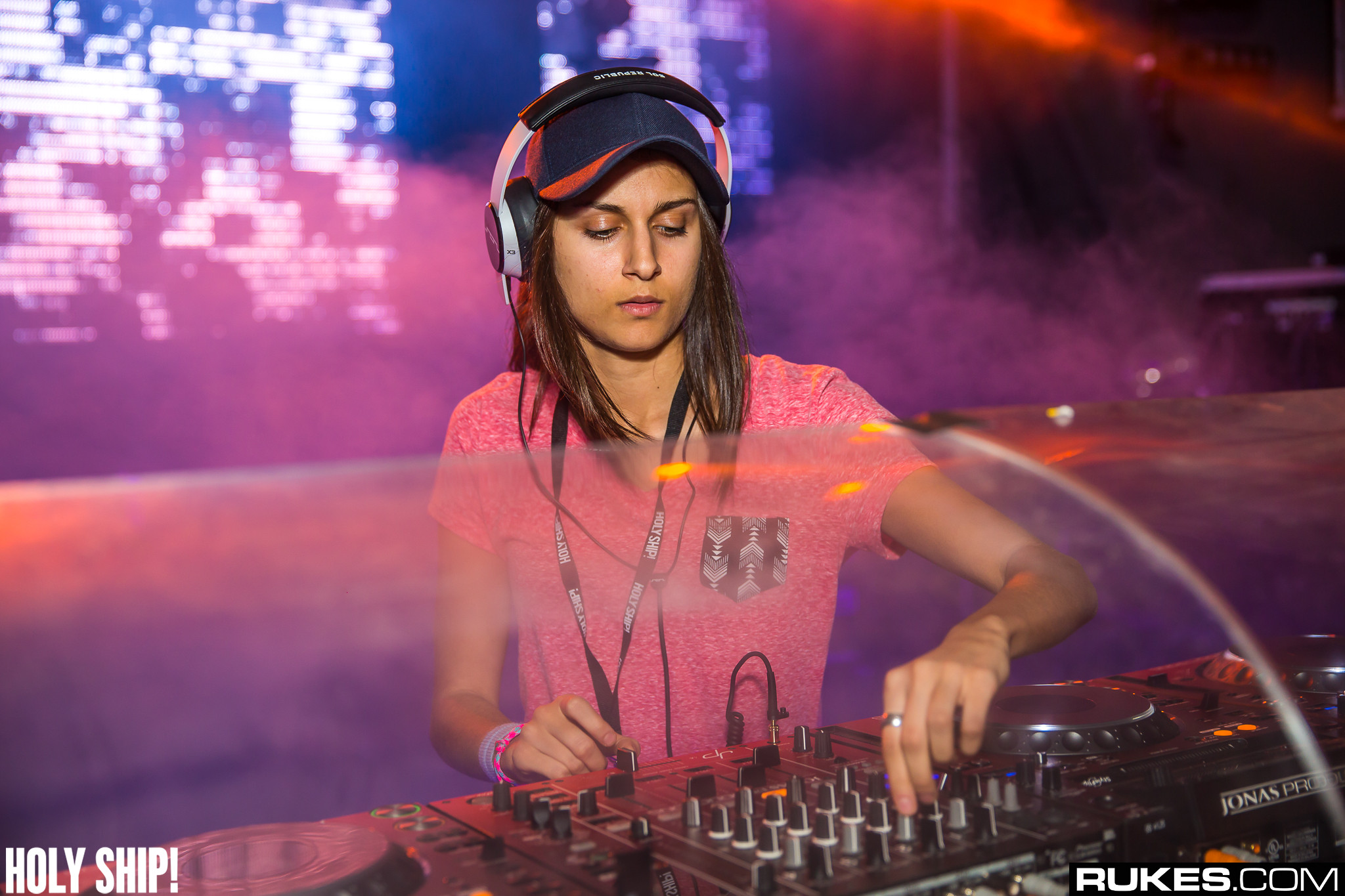 holyship16f 081