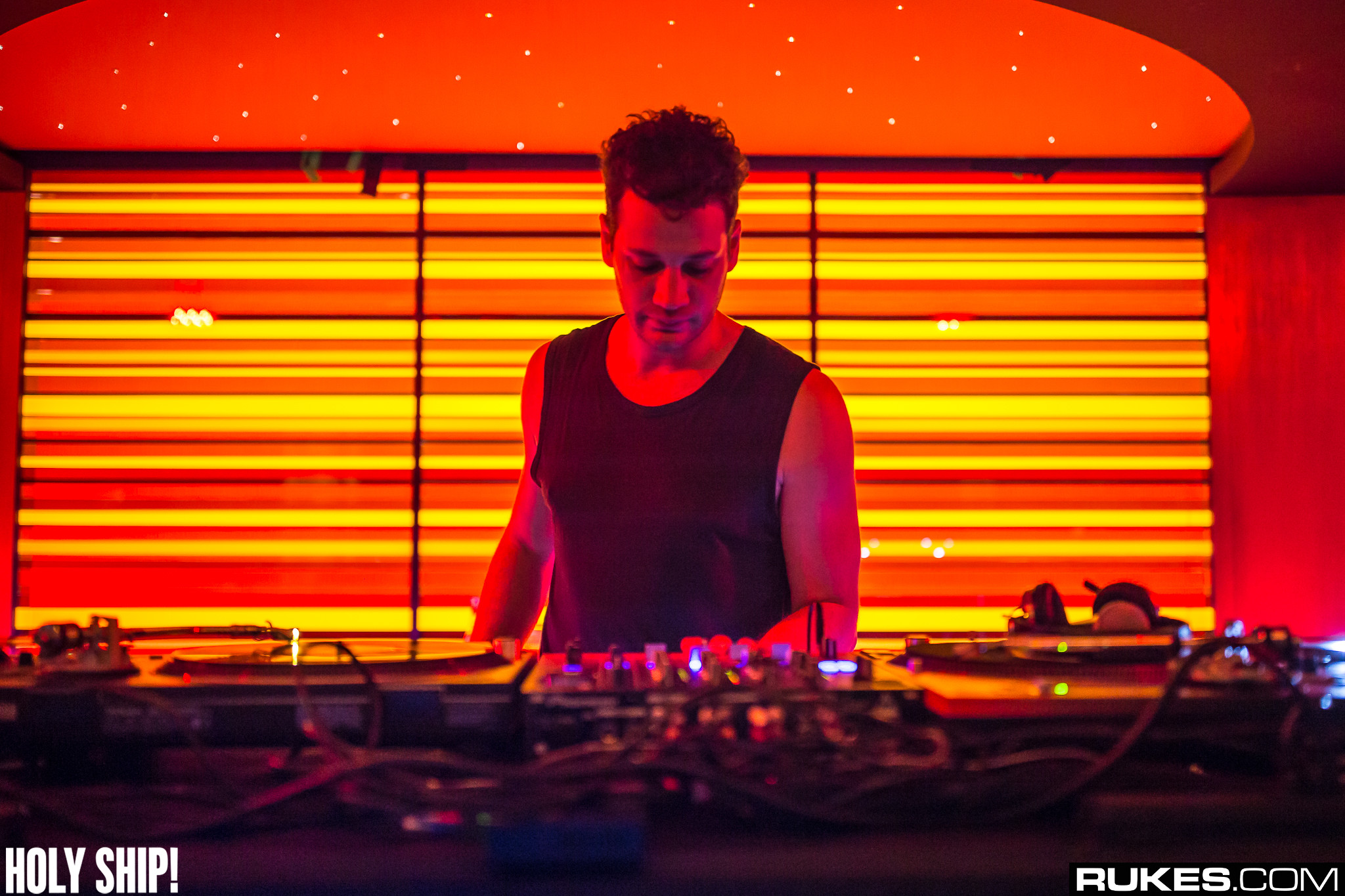 holyship16f 087