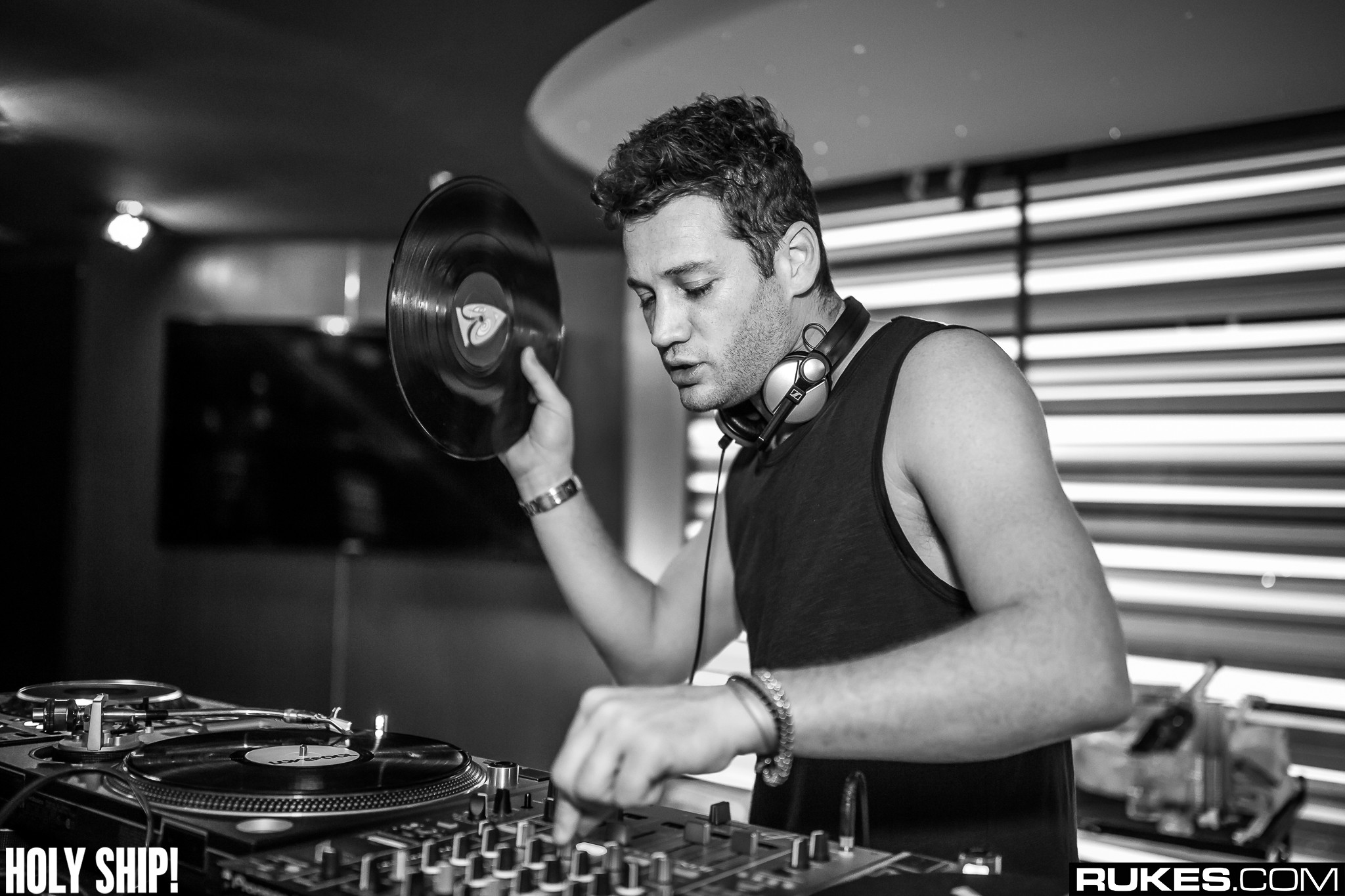 holyship16f 090