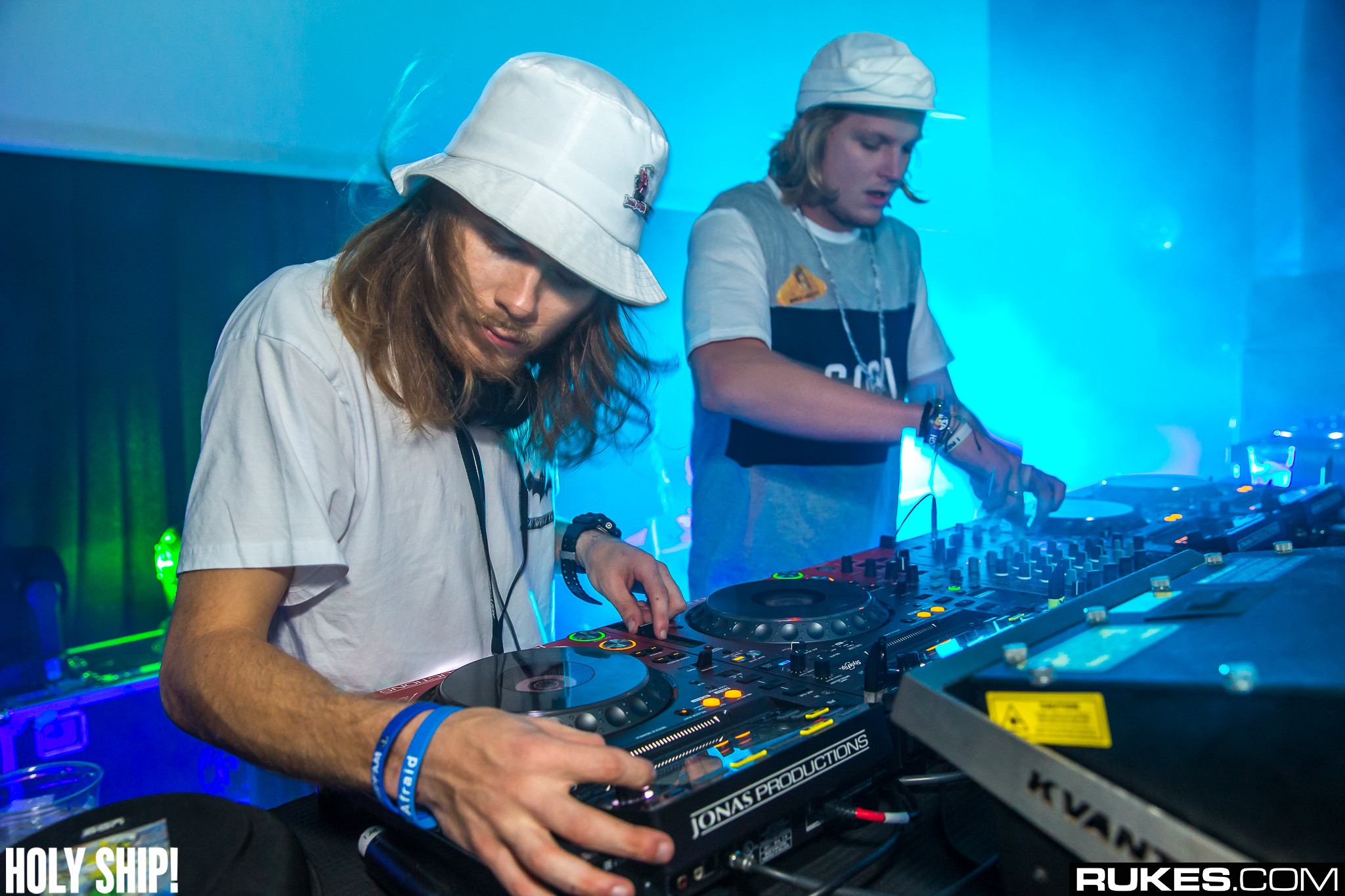 holyship16f 092