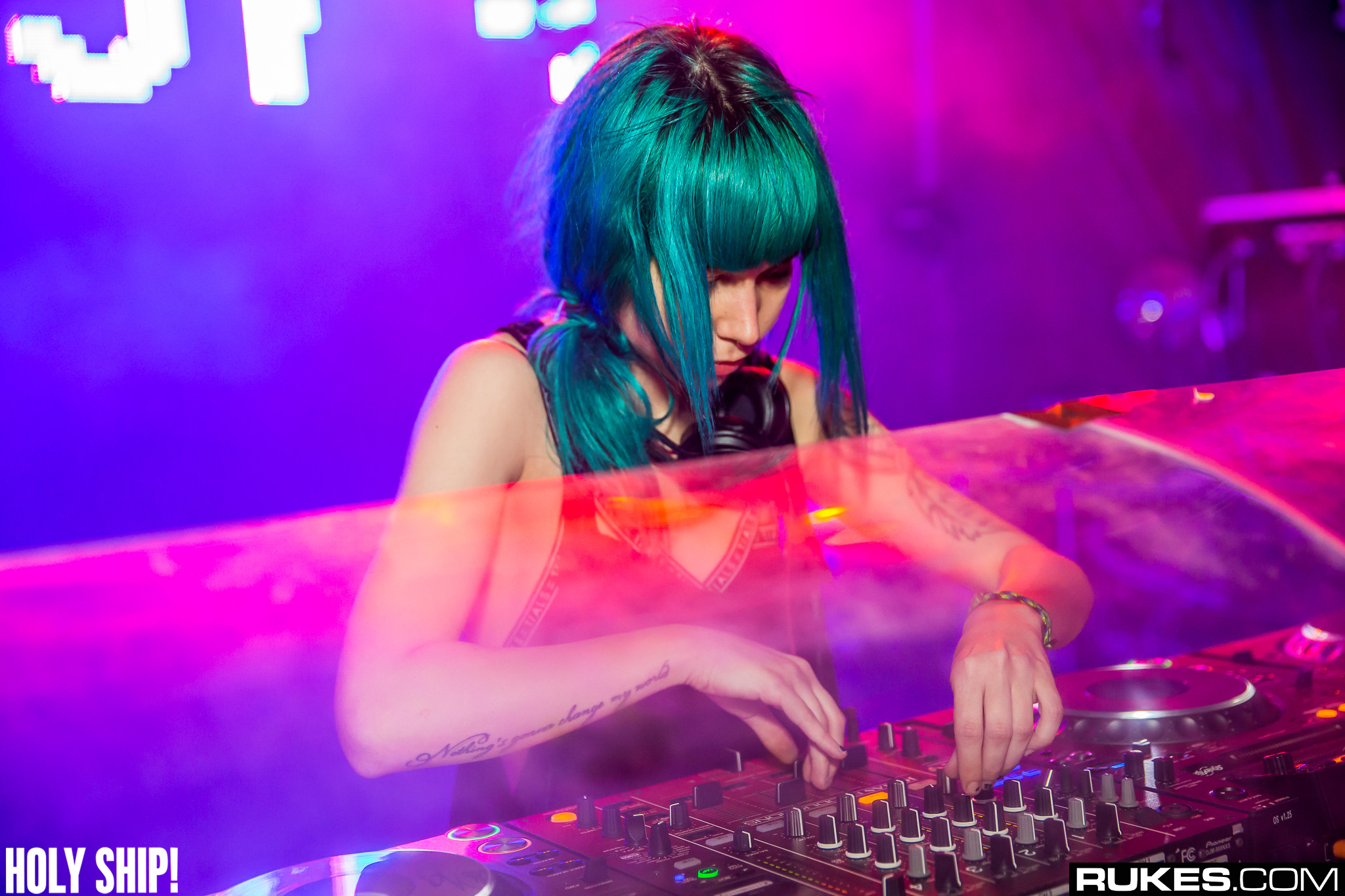 holyship16f 102