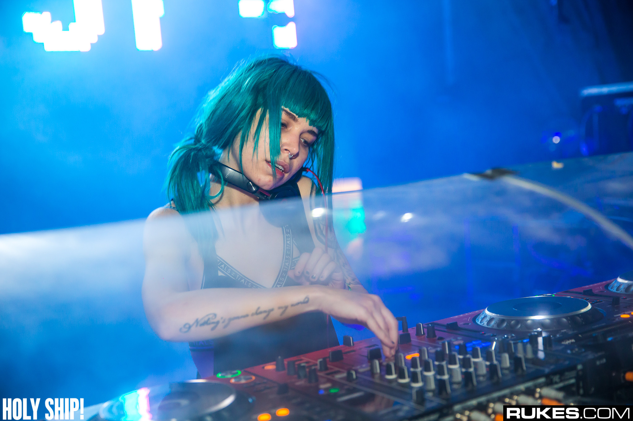 holyship16f 103