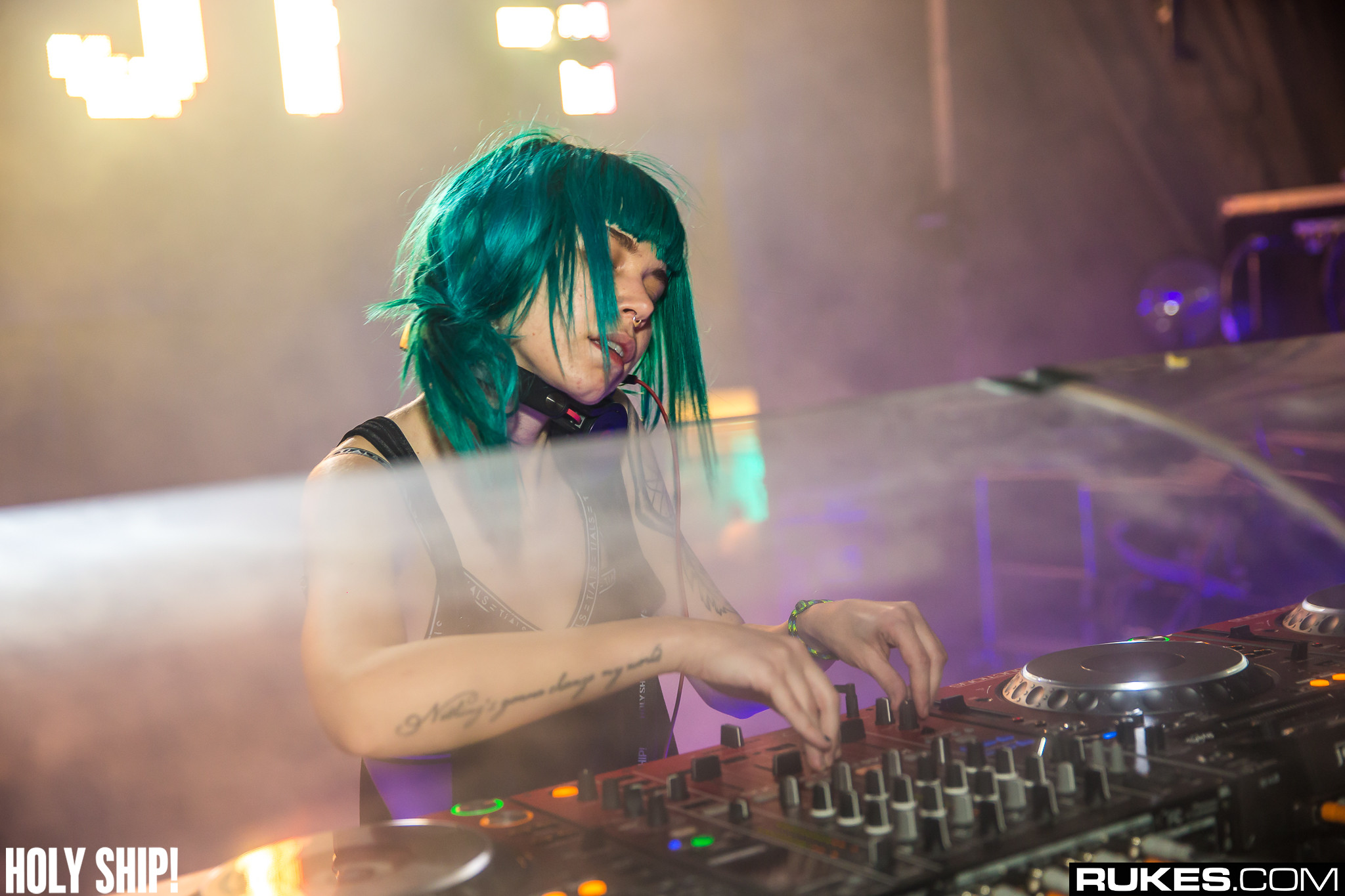 holyship16f 104