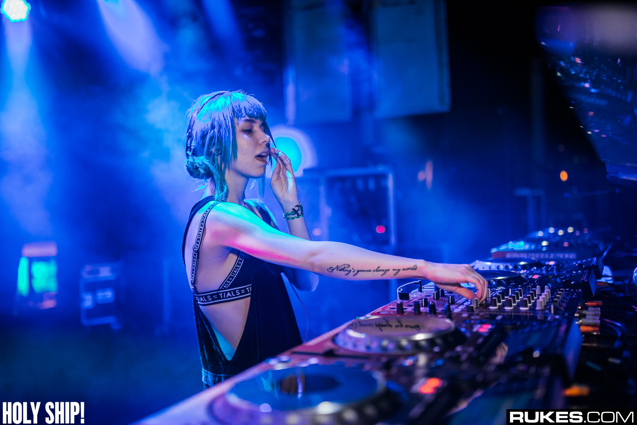holyship16f 106