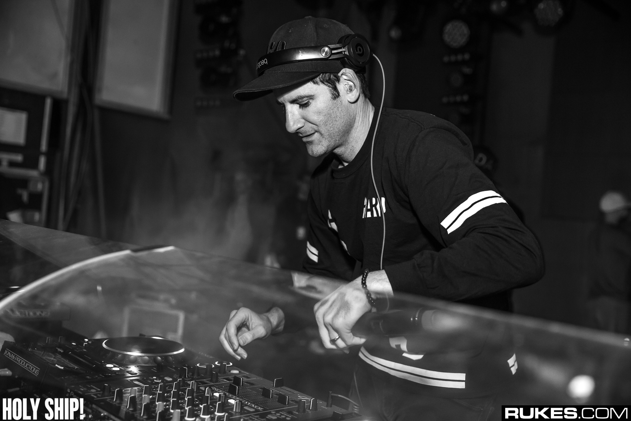 holyship16f 143