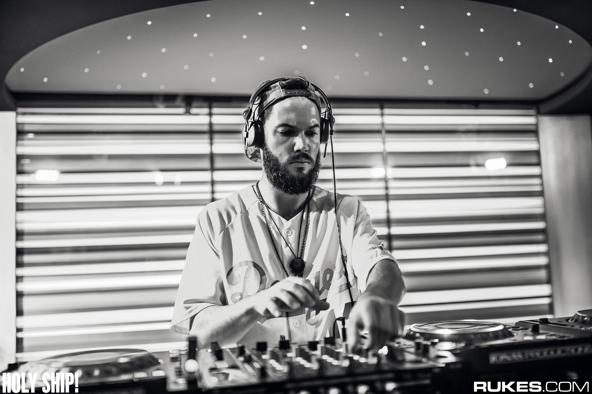 holyship16f 152